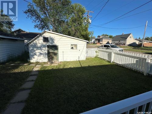 320 Government Road, Weyburn, SK - Outdoor