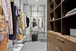 Walk-in closet - 