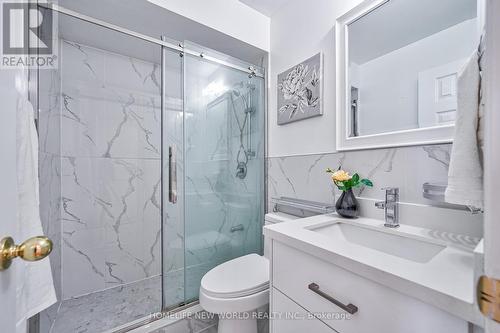 24 Ellesmere Street, Richmond Hill, ON - Indoor Photo Showing Bathroom