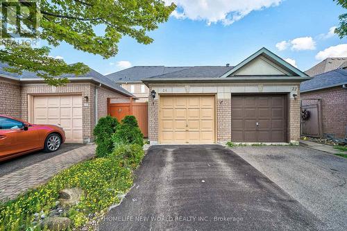 24 Ellesmere Street, Richmond Hill, ON - Outdoor