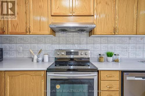 24 Ellesmere Street, Richmond Hill, ON - Indoor Photo Showing Kitchen