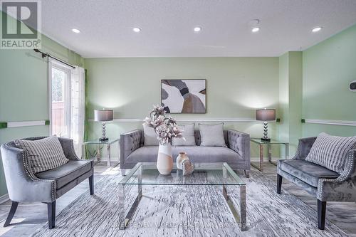 24 Ellesmere Street, Richmond Hill, ON - Indoor Photo Showing Living Room