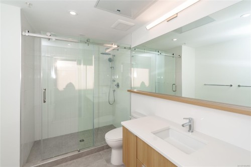 108-9570 Fifth St, Sidney, BC - Indoor Photo Showing Bathroom