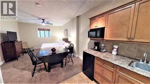 400 Bighorn Boulevard Unit# 416 F, Radium Hot Springs, BC - Indoor Photo Showing Kitchen
