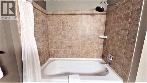 400 Bighorn Boulevard Unit# 416 F, Radium Hot Springs, BC - Indoor Photo Showing Bathroom