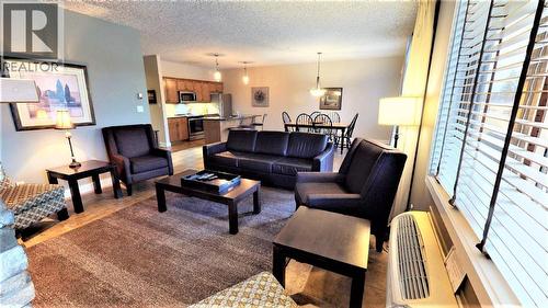 400 Bighorn Boulevard Unit# 416 F, Radium Hot Springs, BC - Indoor Photo Showing Living Room