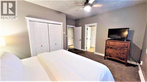 400 Bighorn Boulevard Unit# 416 F, Radium Hot Springs, BC - Indoor Photo Showing Bedroom