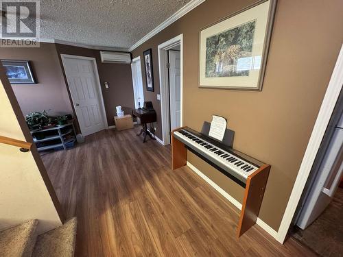 509 7Th Avenue, Midway, BC - Indoor Photo Showing Other Room