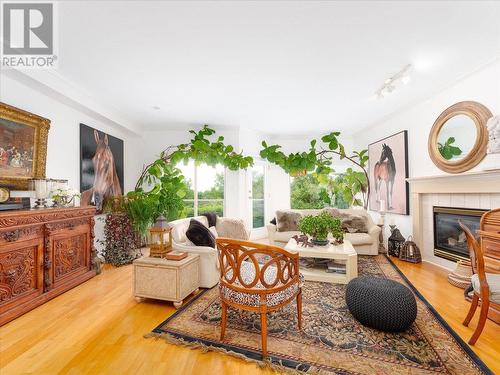 1207 Marine Drive, West Vancouver, BC - Indoor Photo Showing Living Room With Fireplace