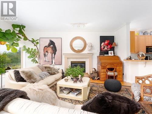 1207 Marine Drive, West Vancouver, BC - Indoor Photo Showing Living Room With Fireplace