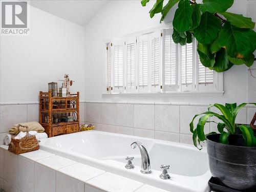 1207 Marine Drive, West Vancouver, BC - Indoor Photo Showing Bathroom