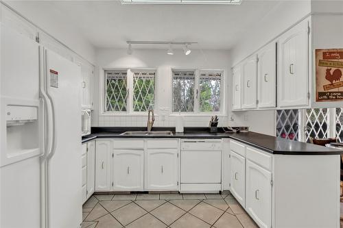 221 West Place, Princeton, BC - Indoor Photo Showing Kitchen With Double Sink