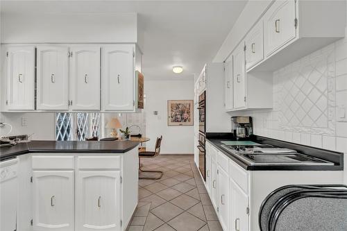 221 West Place, Princeton, BC - Indoor Photo Showing Kitchen