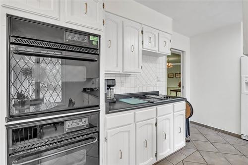 221 West Place, Princeton, BC - Indoor Photo Showing Kitchen