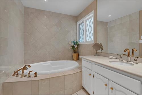 221 West Place, Princeton, BC - Indoor Photo Showing Bathroom