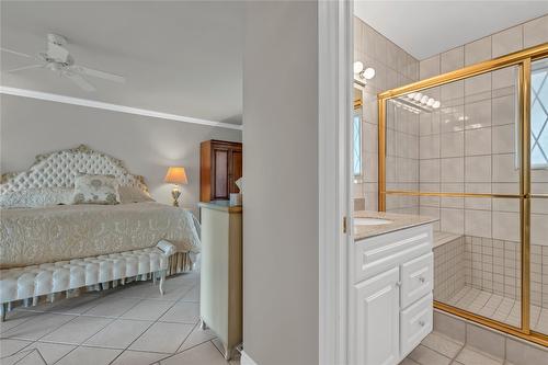 221 West Place, Princeton, BC - Indoor Photo Showing Bathroom