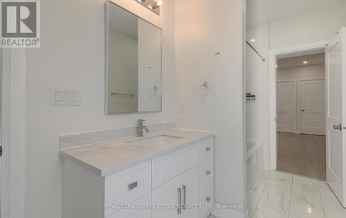 631 Lawrence Street, Cambridge, ON - Indoor Photo Showing Bathroom