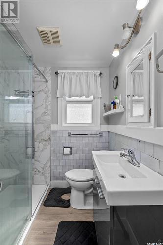 575 12Th Street E, Prince Albert, SK - Indoor Photo Showing Bathroom