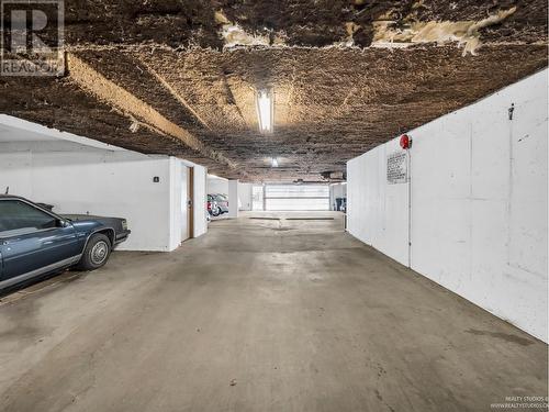 2275 Atkins Avenue, Port Coquitlam, BC - Indoor Photo Showing Garage