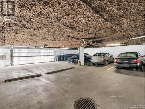 2275 Atkins Avenue, Port Coquitlam, BC - Indoor Photo Showing Garage
