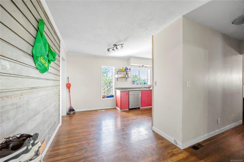 680 Pine St, Nanaimo, BC - Indoor