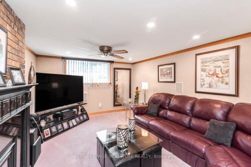 55 Hanover Place, Hamilton, ON - Indoor Photo Showing Living Room