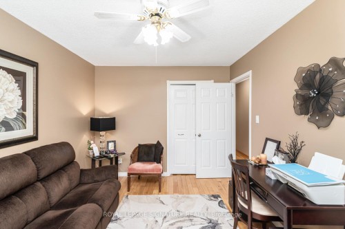 55 Hanover Place, Hamilton, ON - Indoor Photo Showing Living Room