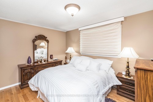 55 Hanover Place, Hamilton, ON - Indoor Photo Showing Bedroom
