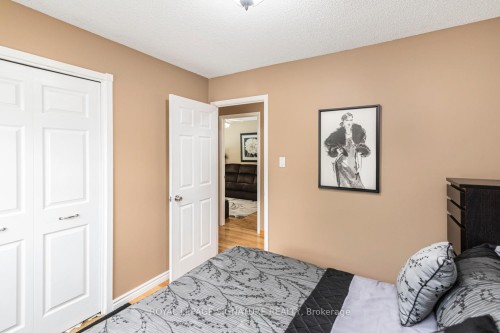 55 Hanover Place, Hamilton, ON - Indoor Photo Showing Bedroom