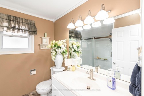 55 Hanover Place, Hamilton, ON - Indoor Photo Showing Bathroom