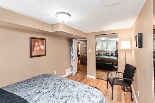 55 Hanover Place, Hamilton, ON - Indoor Photo Showing Bedroom