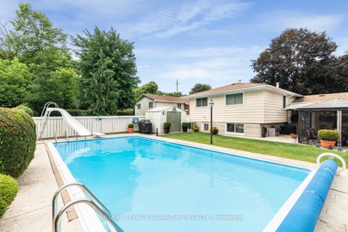 55 Hanover Place, Hamilton, ON - Outdoor With In Ground Pool With Backyard