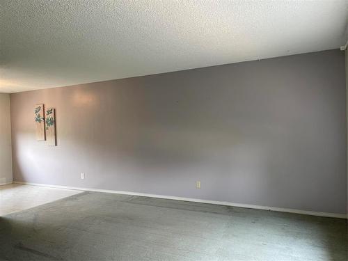 212 9Th Avenue S, Swan River, MB - Indoor Photo Showing Other Room