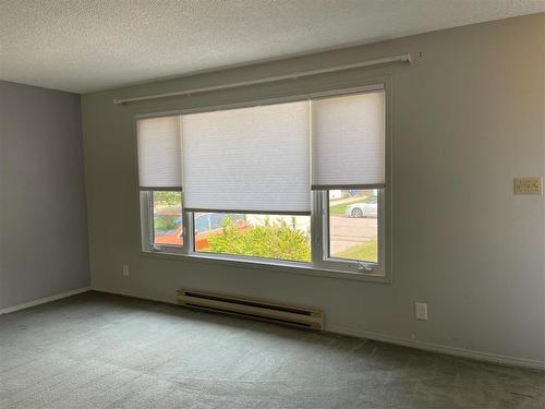 212 9Th Avenue S, Swan River, MB - Indoor Photo Showing Other Room