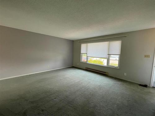 212 9Th Avenue S, Swan River, MB - Indoor Photo Showing Other Room