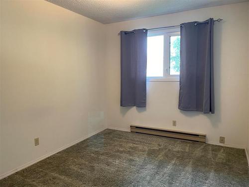 212 9Th Avenue S, Swan River, MB - Indoor Photo Showing Other Room