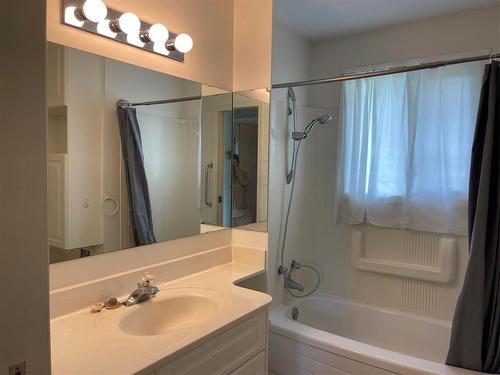212 9Th Avenue S, Swan River, MB - Indoor Photo Showing Bathroom