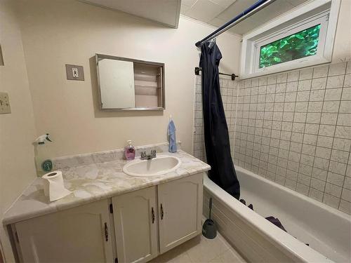212 9Th Avenue S, Swan River, MB - Indoor Photo Showing Bathroom