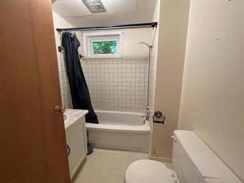 212 9Th Avenue S, Swan River, MB - Indoor Photo Showing Bathroom