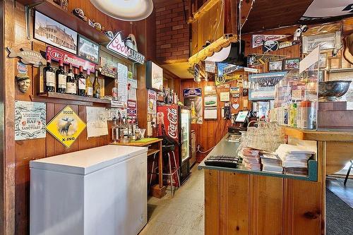 Bar - 2144 Route 303, Thorne, QC - Indoor