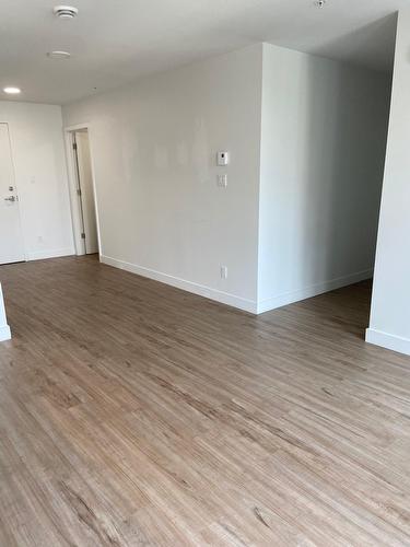 Salon - 403-5480 Av. Henri-Julien, Montréal (Le Plateau-Mont-Royal), QC - Indoor Photo Showing Other Room