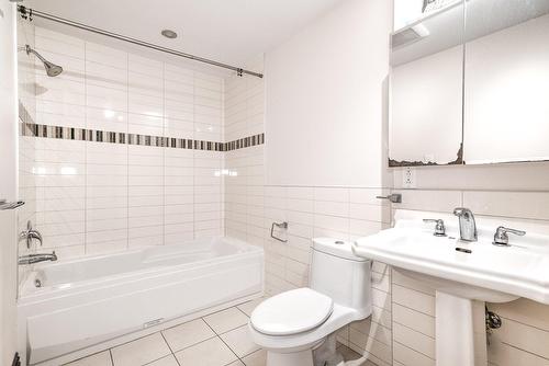 Bathroom - 5405 Boul. Rosemont, Montréal (Rosemont/La Petite-Patrie), QC - Indoor Photo Showing Bathroom