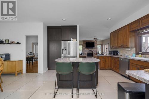 692 5 Concession W, Hamilton, ON 