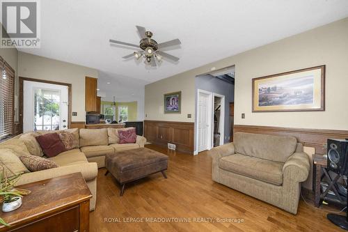 692 5 Concession W, Hamilton, ON 