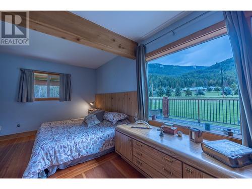 1097 Lakeview Arrow Creek Road, Creston, BC - Indoor Photo Showing Bedroom