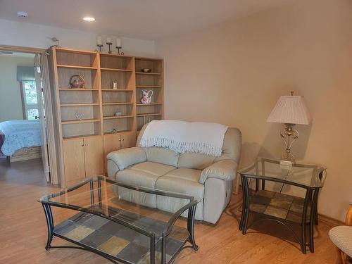 40 Hunter Road, Killraine Twp, ON - Indoor Photo Showing Living Room