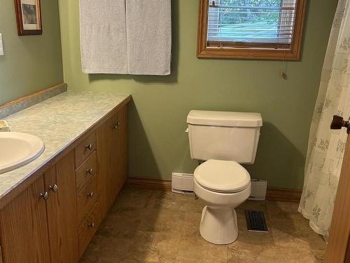 40 Hunter Road, Killraine Twp, ON - Indoor Photo Showing Bathroom