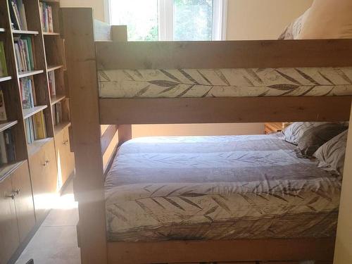 40 Hunter Road, Killraine Twp, ON - Indoor Photo Showing Bedroom