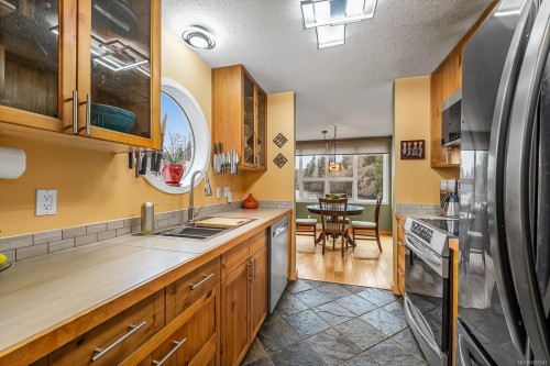 217-205 1St St, Courtenay, BC - Indoor Photo Showing Kitchen With Double Sink