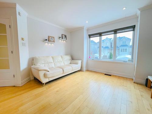 Living room - 2104 Rue De Renaix, Laval (Vimont), QC - Indoor Photo Showing Living Room